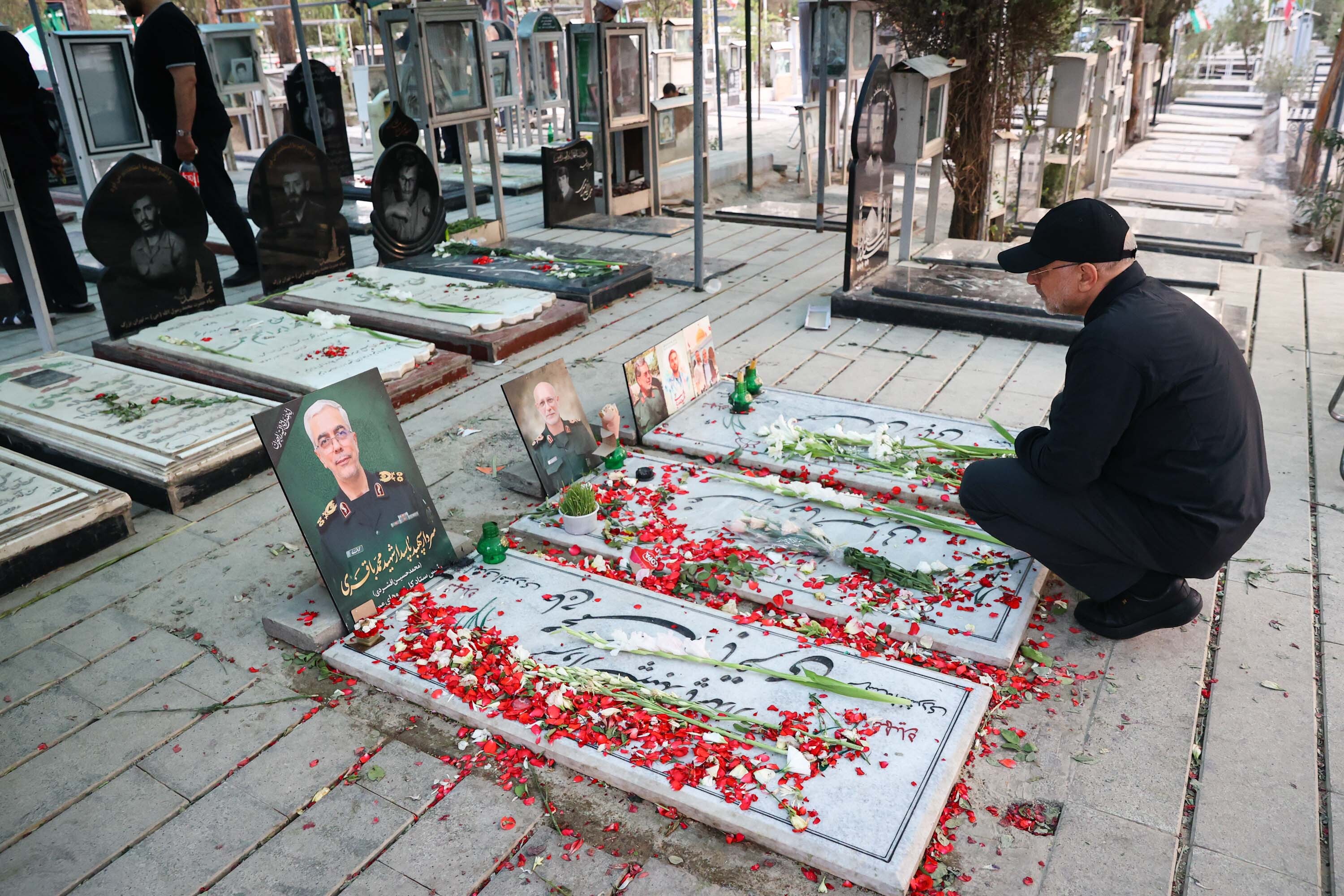 قالیباف در گلزار شهدا