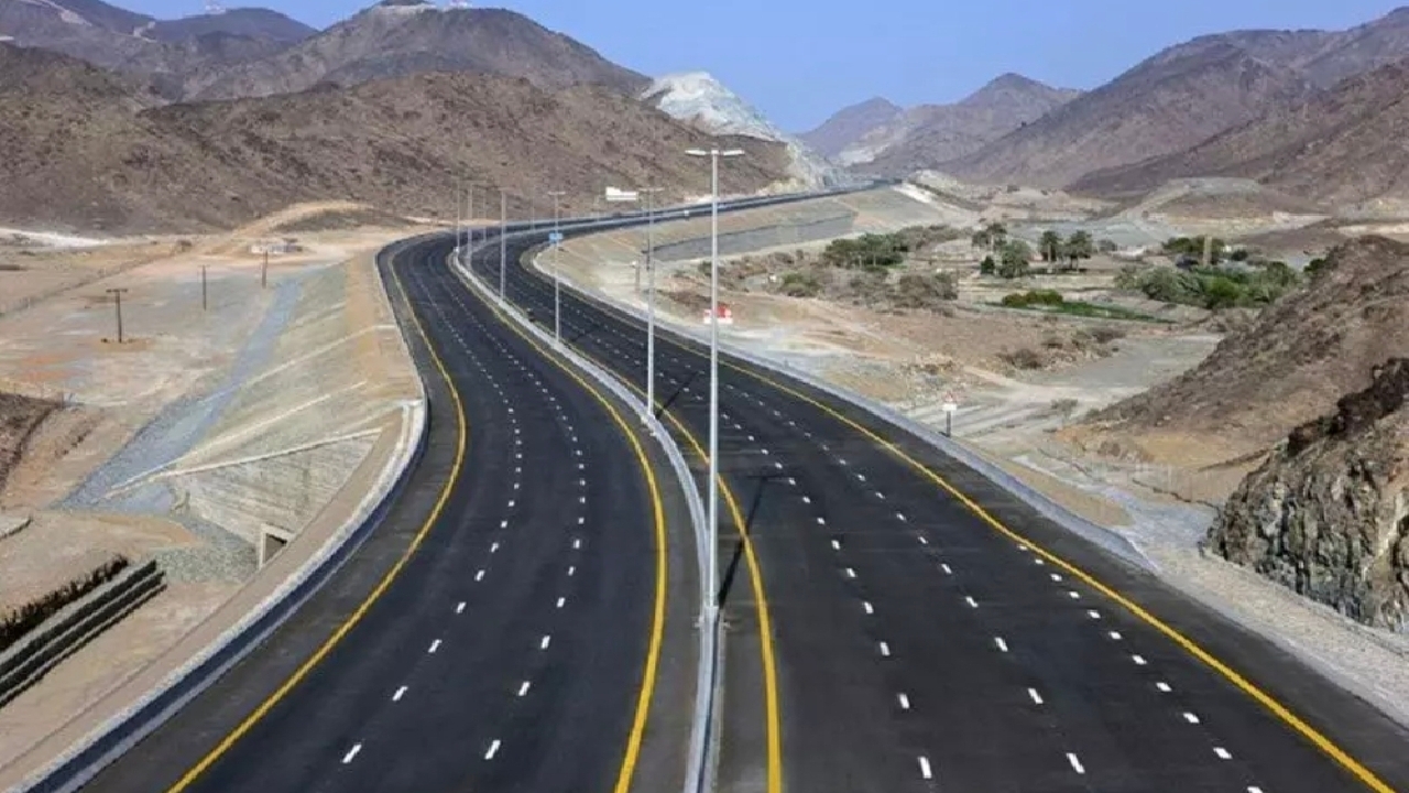 تکمیل ۱۵ کیلومتر از محور استراتژیک خوی - قطور - رازی تا پایان امسال