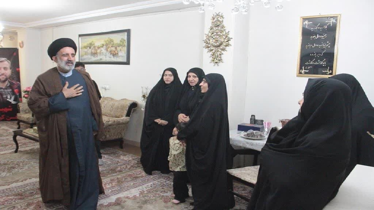 فداکاری خانواده های شهدا ماندگار است