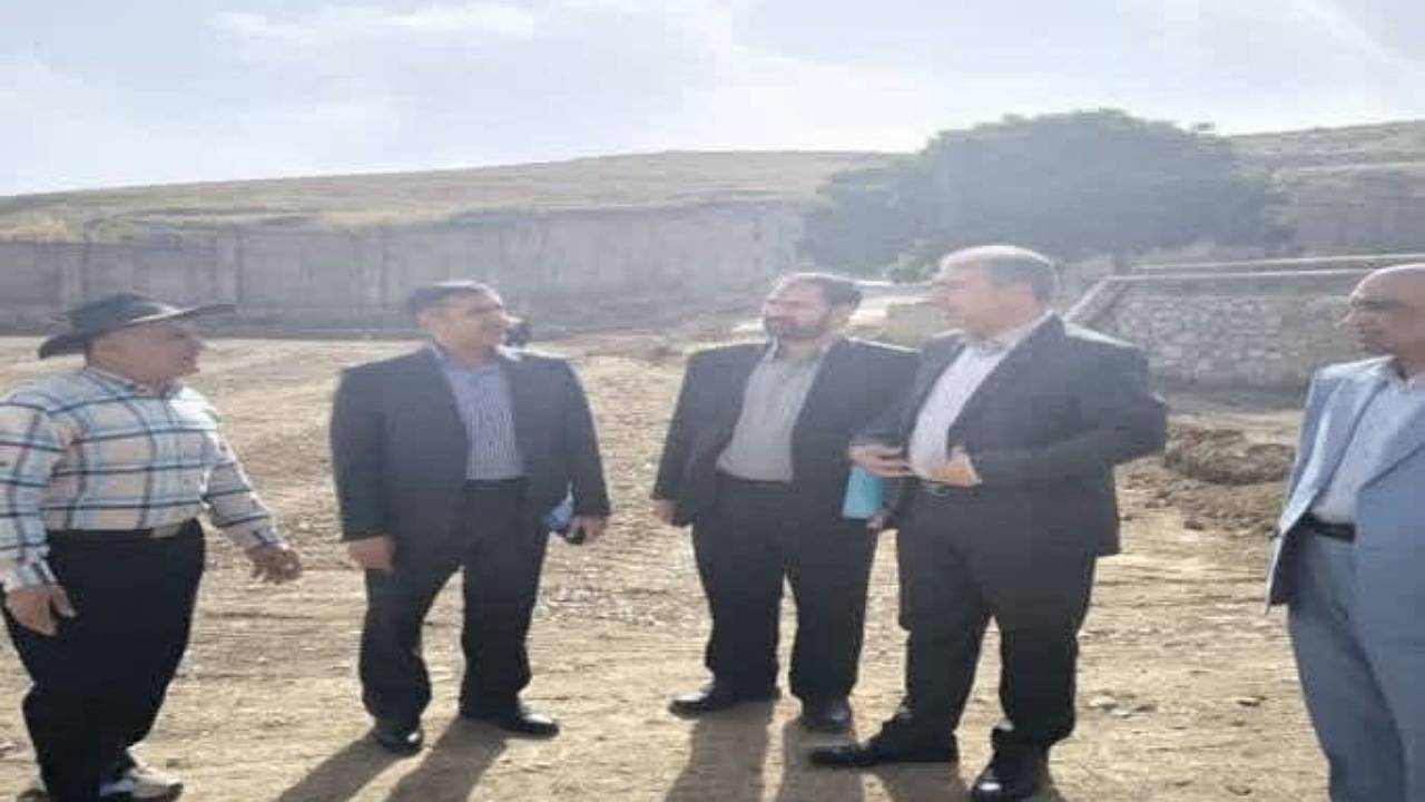 آغاز عملیات اجرایی بزرگترین چمن مصنوعی غرب کشور در سنندج