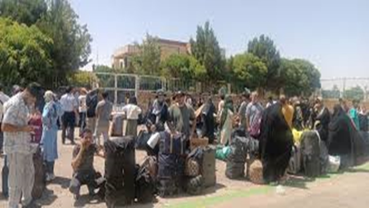 فرزند شهیدِ گلستانی با بدرقۀ پلیس راهی مدرسه شد + فیلم
