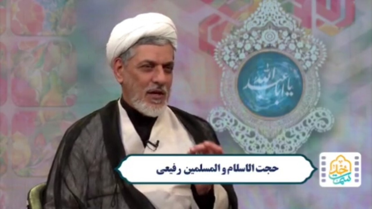 دشمن از چه طریقی افکار یک جامعه را تحت تأثیر قرار می‌دهد؟ + فیلم
