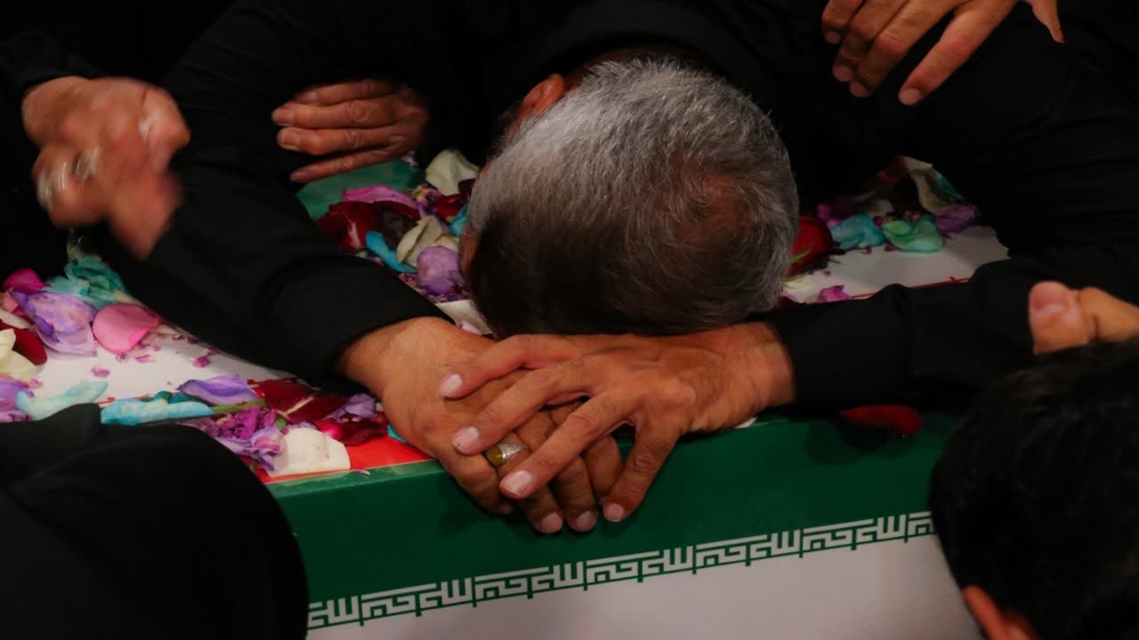 وداع کاشانی‌ها با پیکر پاک و مطهر محمد خشاپور + عکس