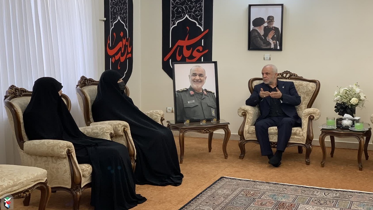 دیدار رئیس بنیاد شهید با خانواده «سردار شهید حسین سلامی»
