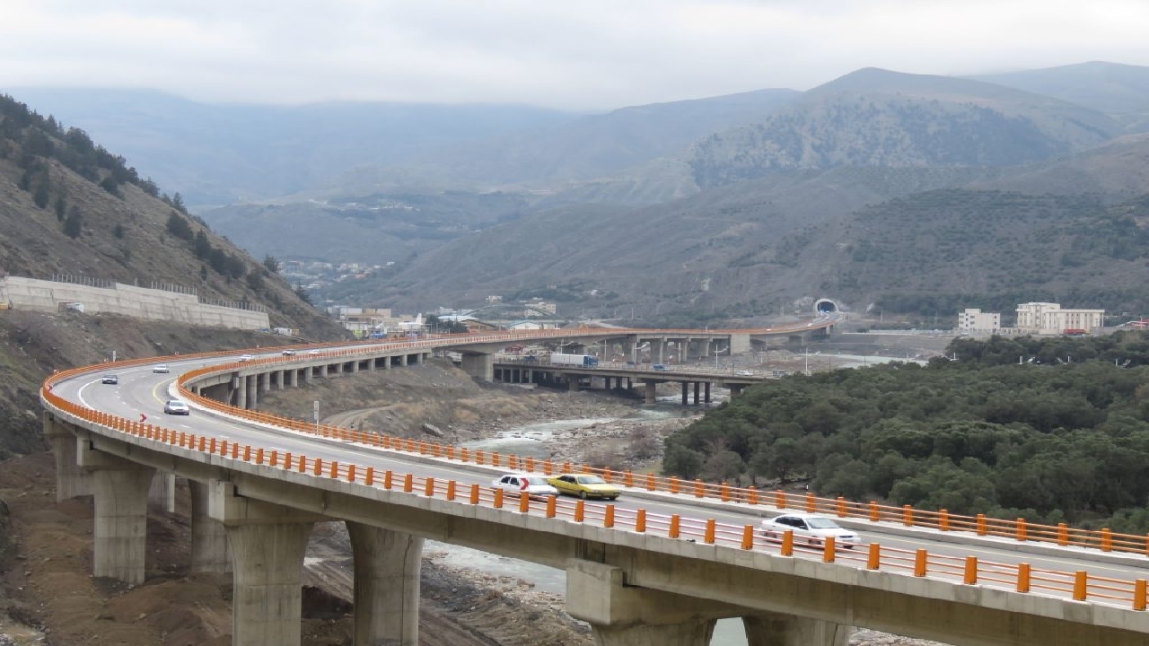 انسداد محور آزادراه منجيل به رودبار
