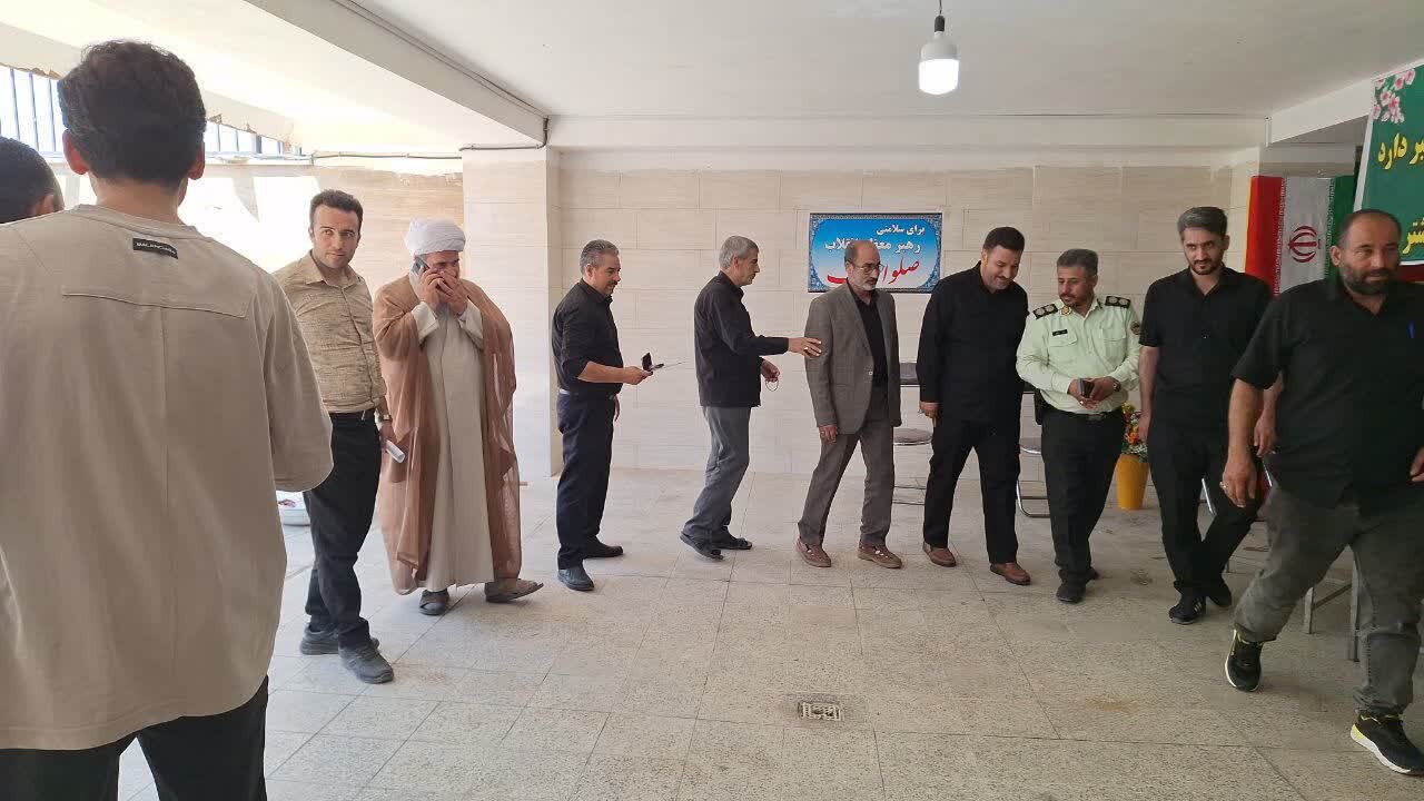 ارادت شهروندماهدشتی به رهبر معظم انقلاب اسلامی