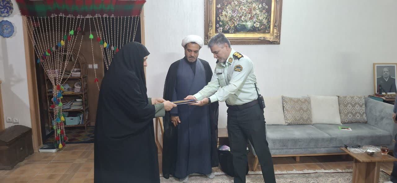&rlm;گزارشی از مراسم روز قلم و تقدیر از نویسنده ارجمند سمانه کاویانی در نیشابور