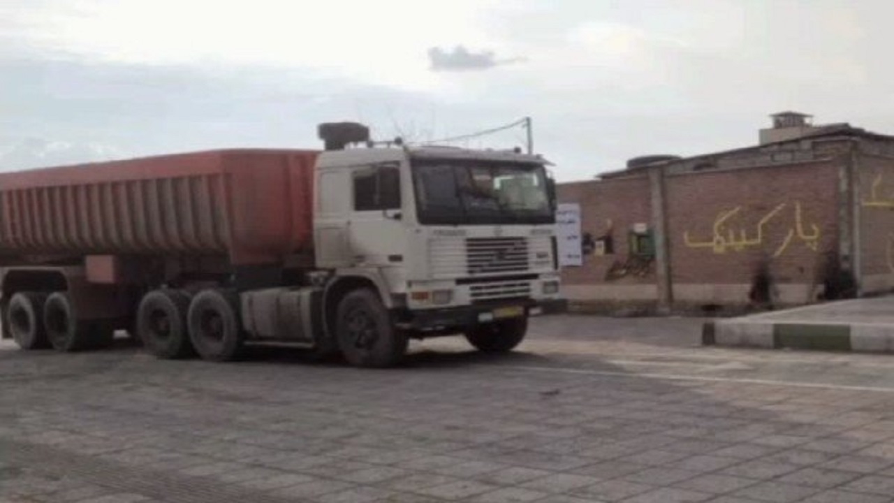 تریلی با راننده ۱۳ساله در محور یزد_میبد متوقف شد