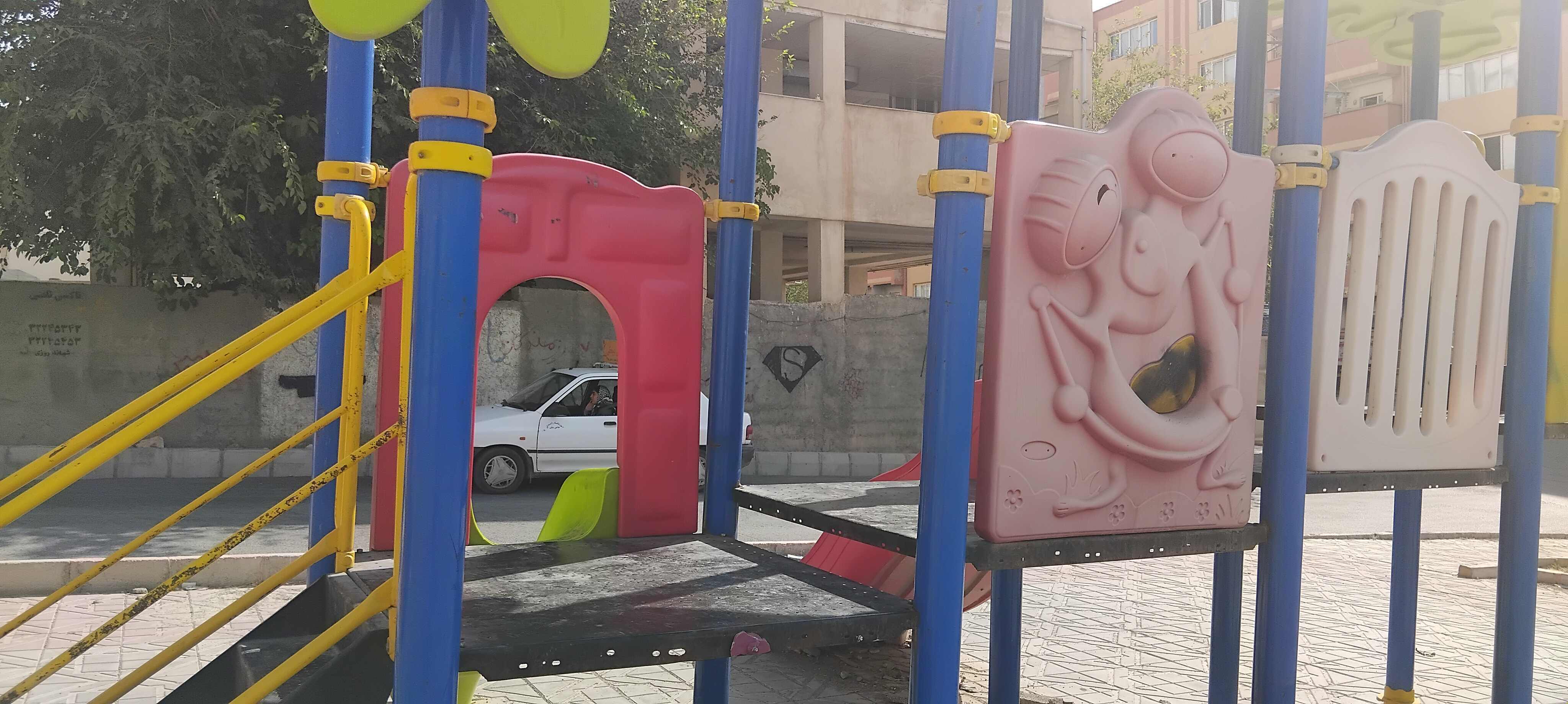 وسایل بازی شکسته در ایلام
