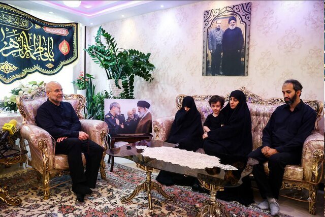 قالیباف در منزل شهید حاجی&zwnj;زاده