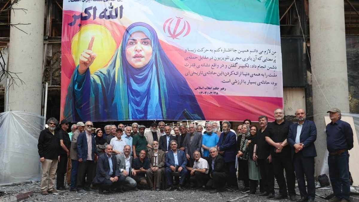 بازدید بازیگران و هنرمندان پیشکسوت رسانه ملی از ساختمان شیشه‌ای صدا و سیما پس از حمله صهیونیست‌ها