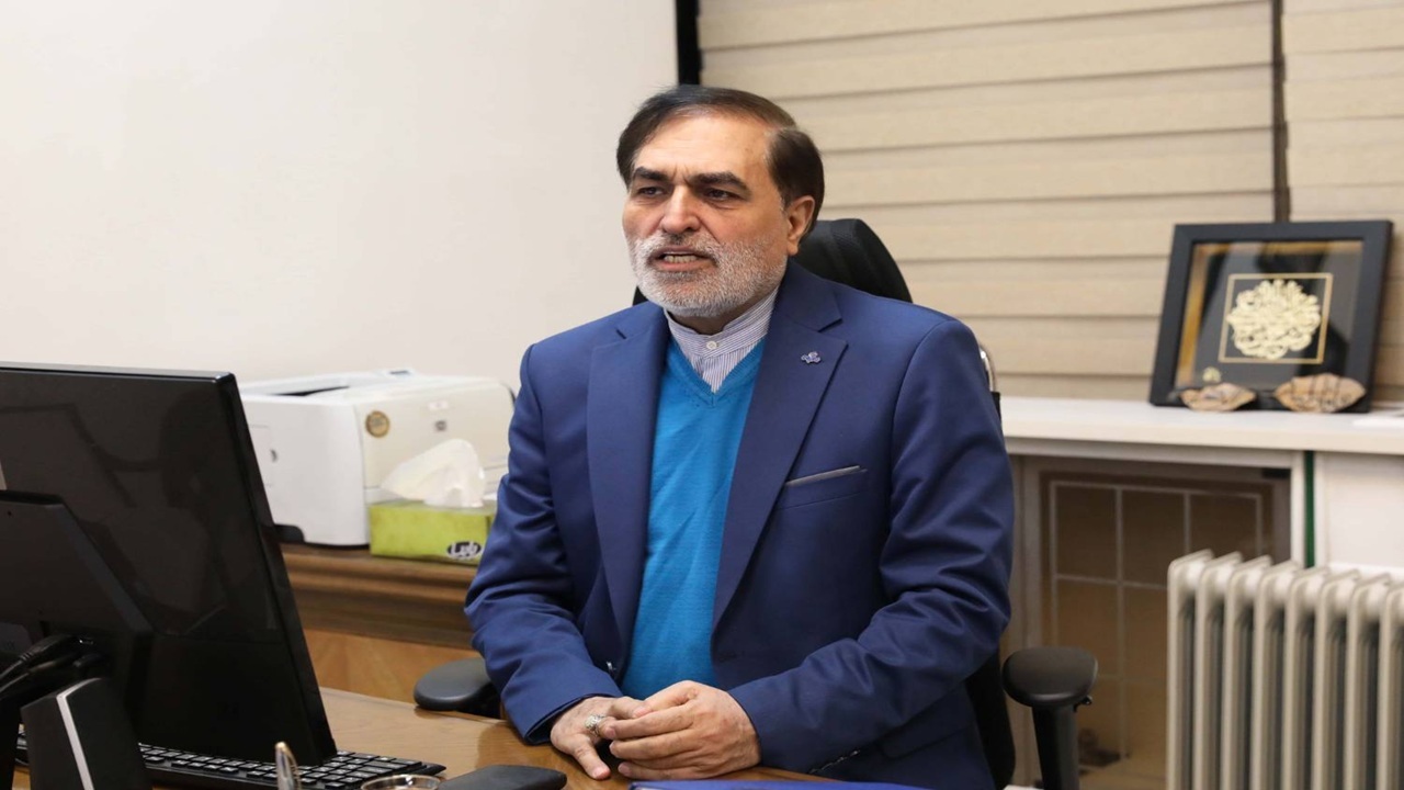 چشم بیدار، روایتِ صادق