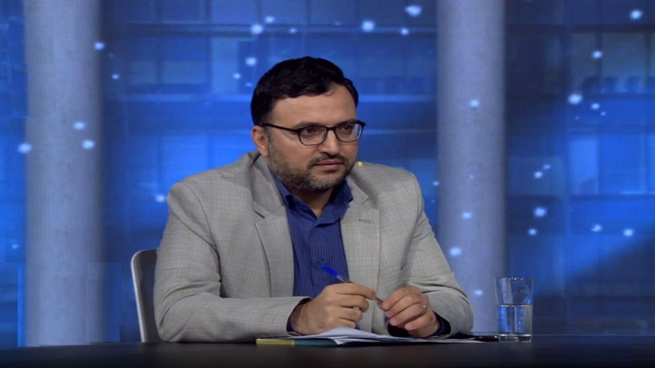 چشم بیدار، روایتِ صادق چشم بیدار، روایتِ صادق