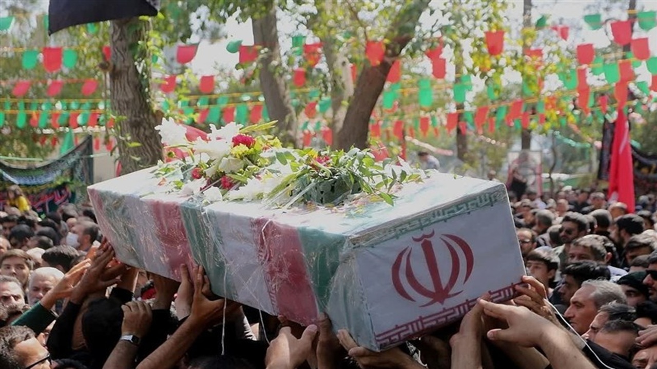 وداع مردم شهر عسگران با پیکر پاک و مطهر شهید مهدی قنبری + فیلم و عکس