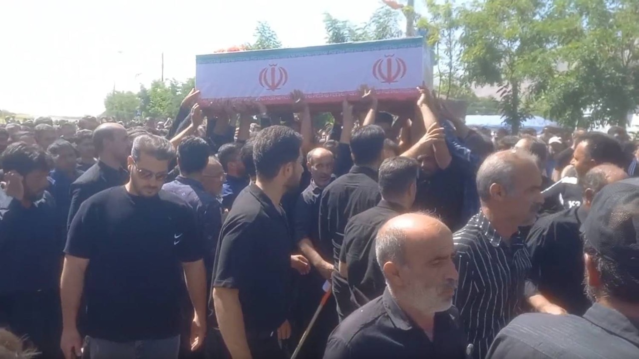 مراسم تشییع شهید ارتشی دلاور، شهید احسان باقری در روستای دولت آباد + فیلم و عکس