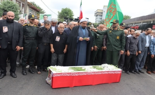 مراسم تشییع پیکرسرباز وظیفه گیلانی امیرحسین صالحی در رشت +تصاویر