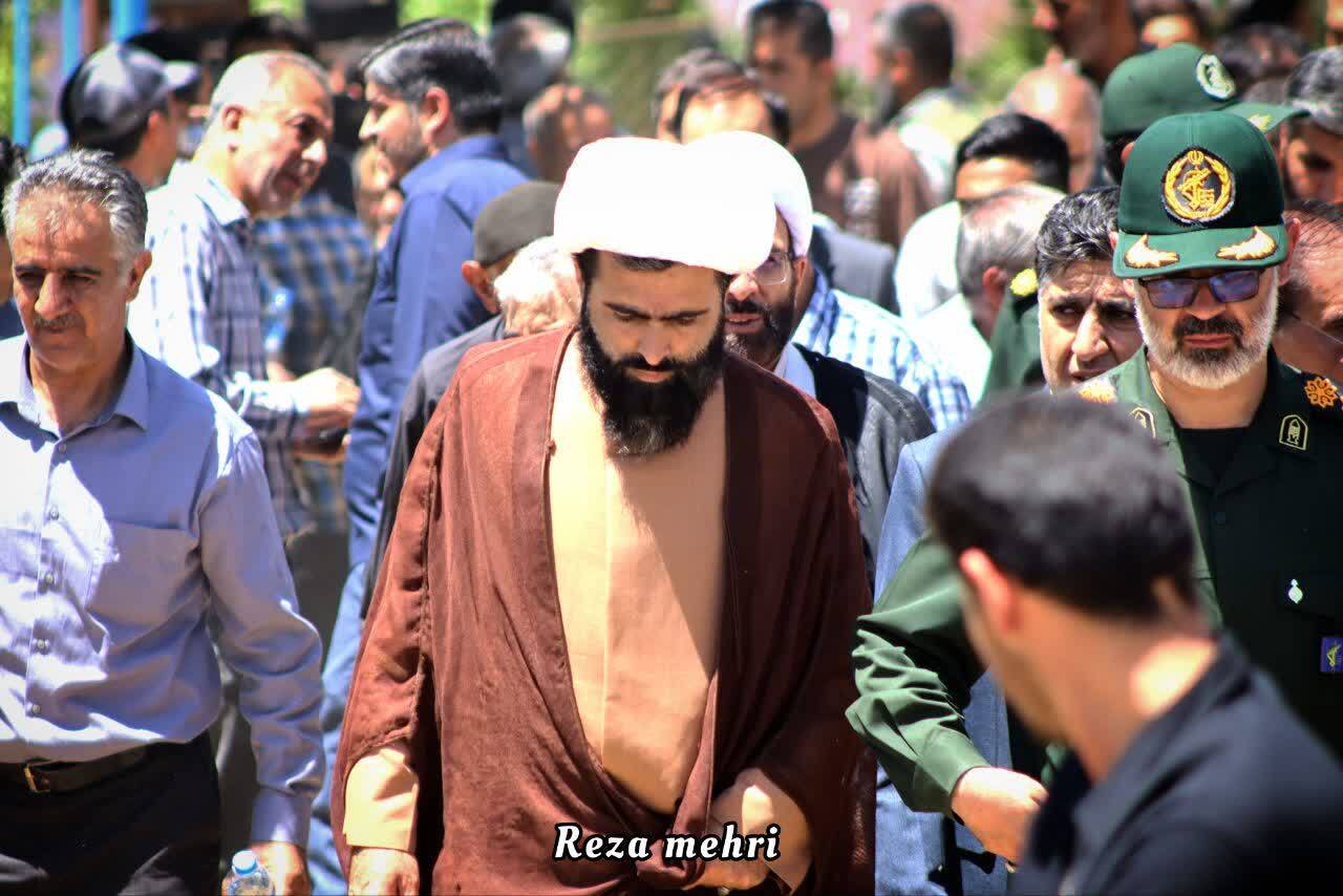 مراسم تشییع شهدا در روستای گلچهران مراسم تشییع شهدا در روستای گلچهران