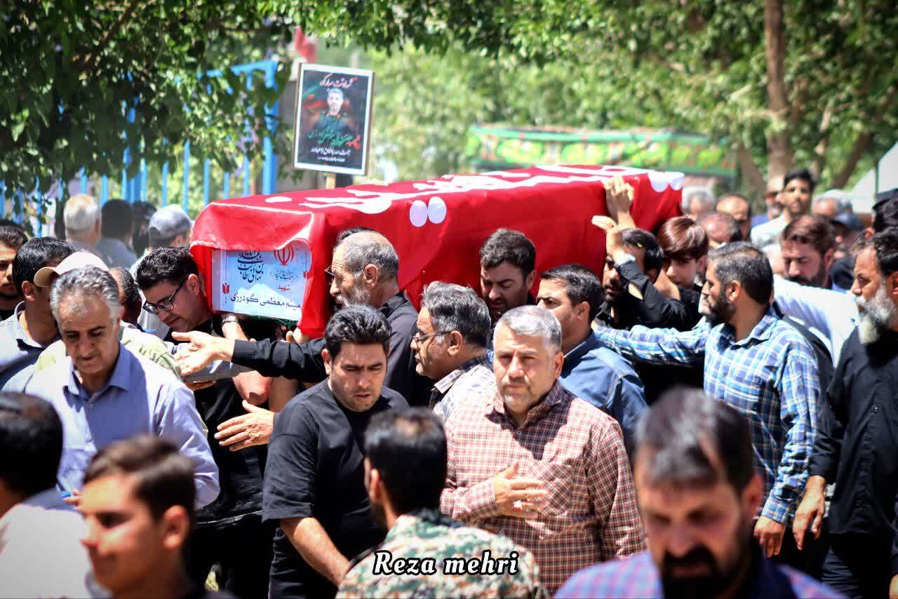 تشییع پیکر پاک شهید سردار میثم معظمی گودرزی در روستای گلچهران بروجرد تشییع پیکر پاک شهید سردار میثم معظمی گودرزی در روستای گلچهران بروجرد