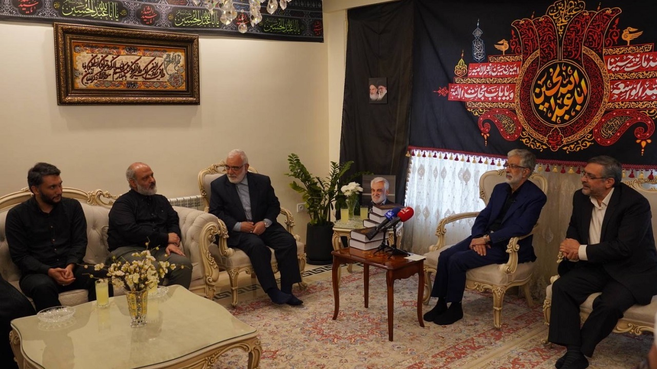 حداد عادل با خانواده دانشمند شهید محمد مهدی طهرانچی دیدار کرد