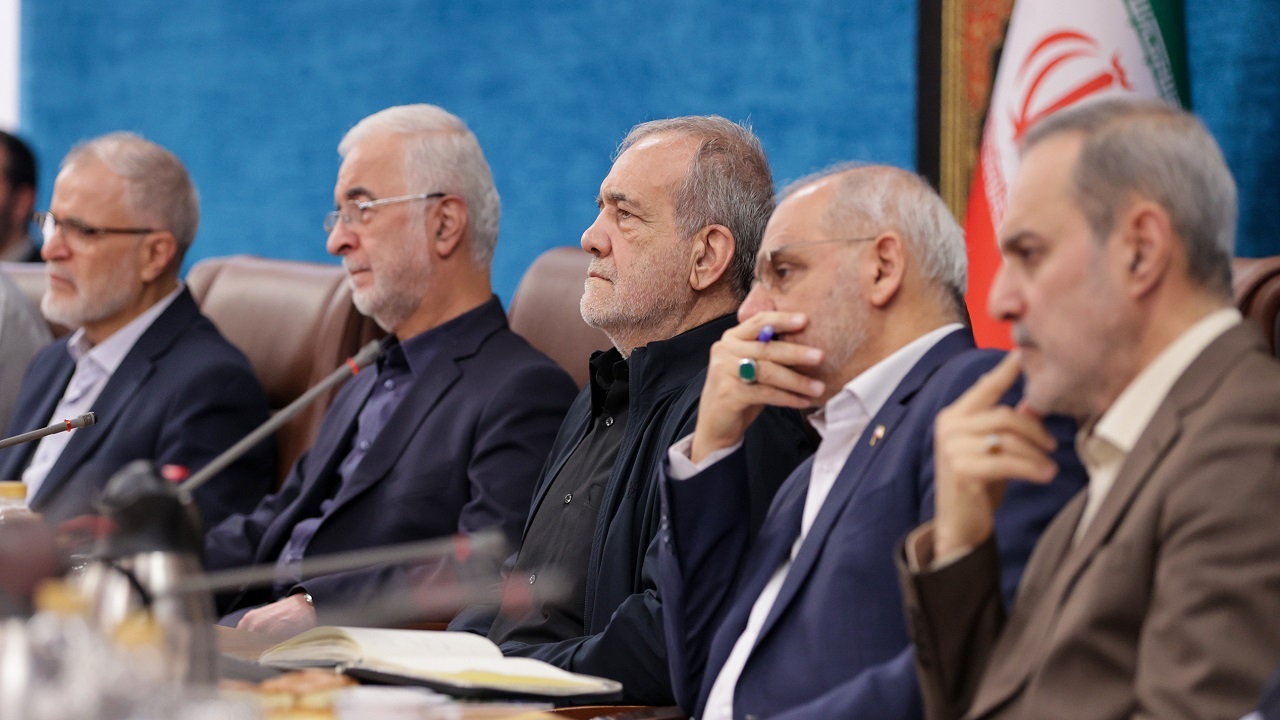 پزشکیان: تفویض اختیار به استانداران را رها نمی‌کنیم/ ذخایر آبی ما در وضعیت نگران‌کننده‌ای است