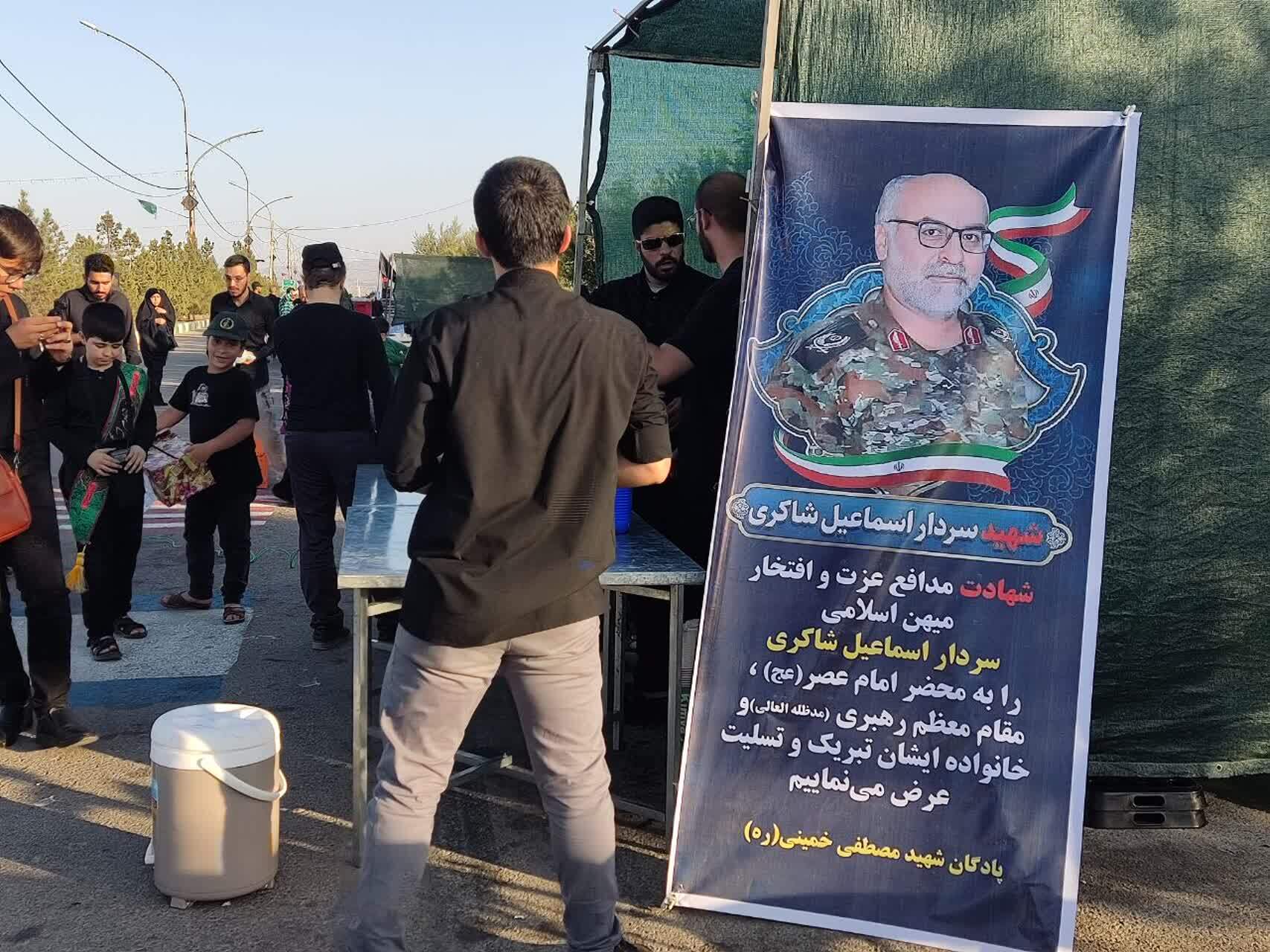 برپایی ایستگاه صلواتی در مسیر قم به جمکران در آستانه اربعین