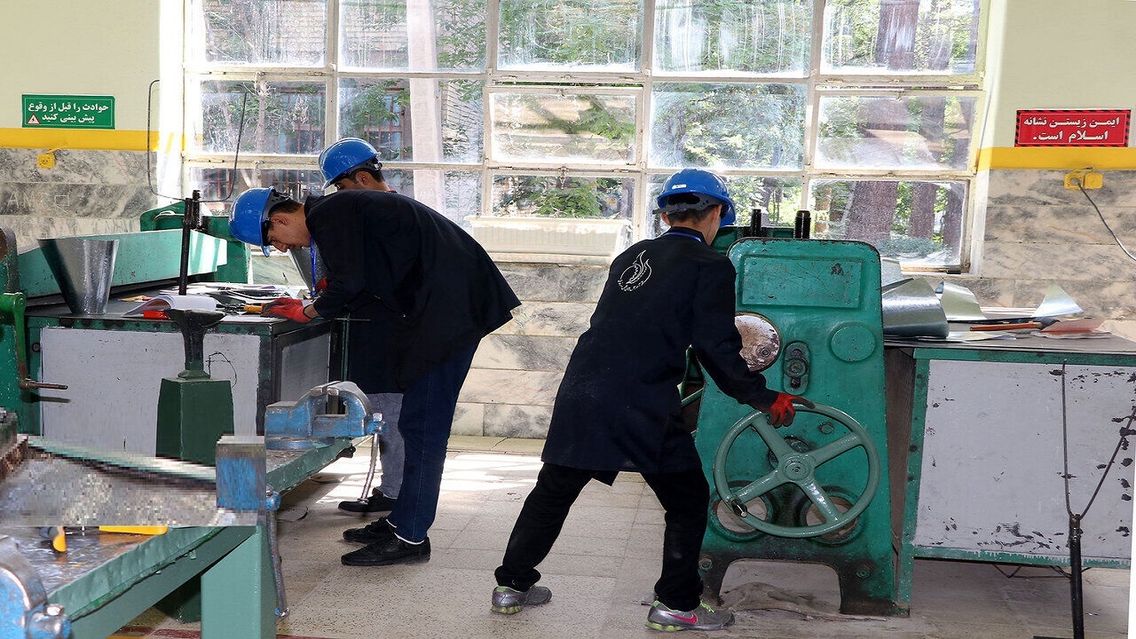 تجهیز کارگاه‌های خودرو هنرستان‌های قم با مشارکت صنایع خودروسازی