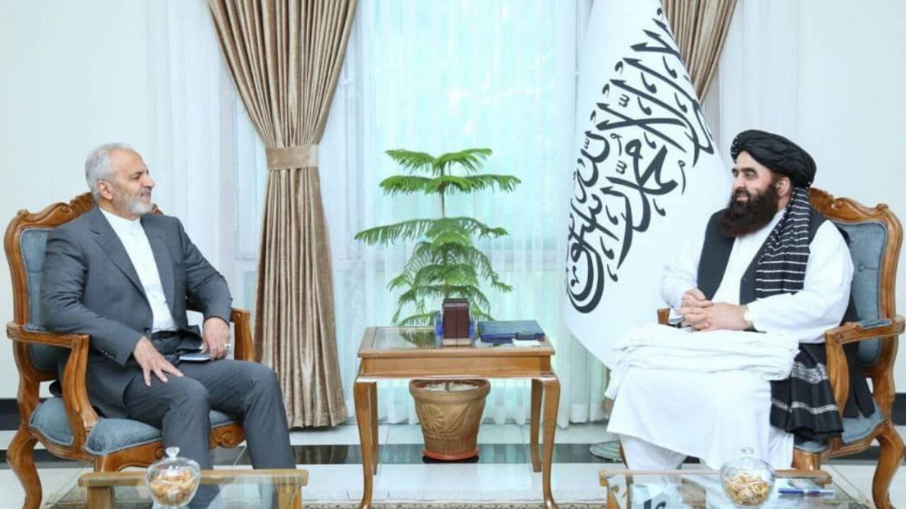 دیدار متقی با سرپرست سفارت ایران در کابل