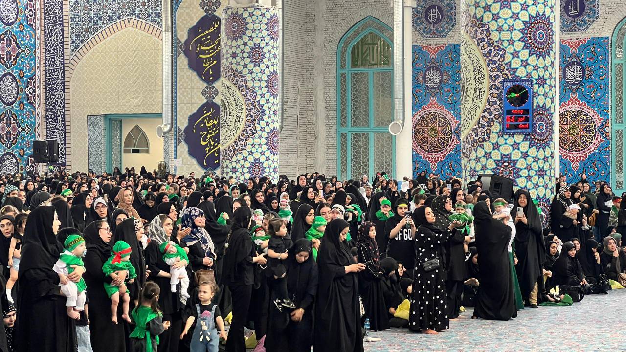 اجتماع شیرخوارگان حسینی در مصلای کرج برگزار شد