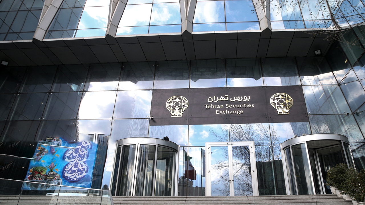 توقف معاملات ۲ شرکت بزرگ خودروساز در بورس