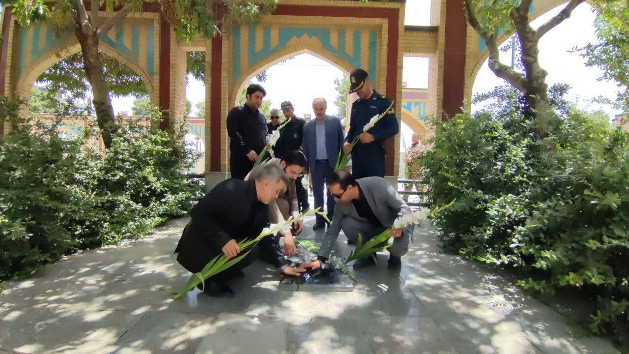 غبارروبی مزار شهدا