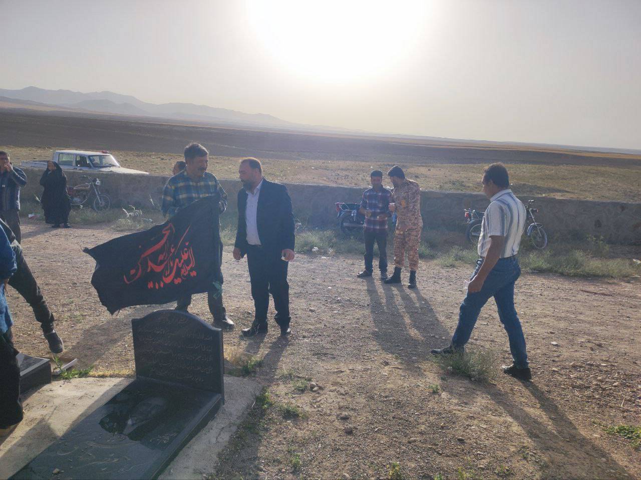 گلزار شهدای روستای توآباد عطرافشانی شد