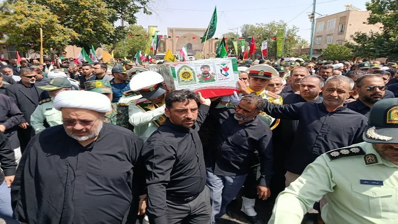 مراسم تشییع سرباز شهید فراجا در قزوین برگزار شد