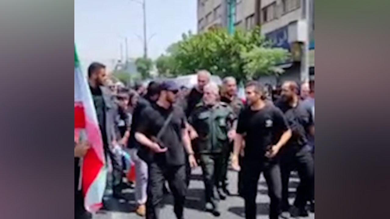 واکنش مردم وقتی سردار قاآنی را می‌بینند