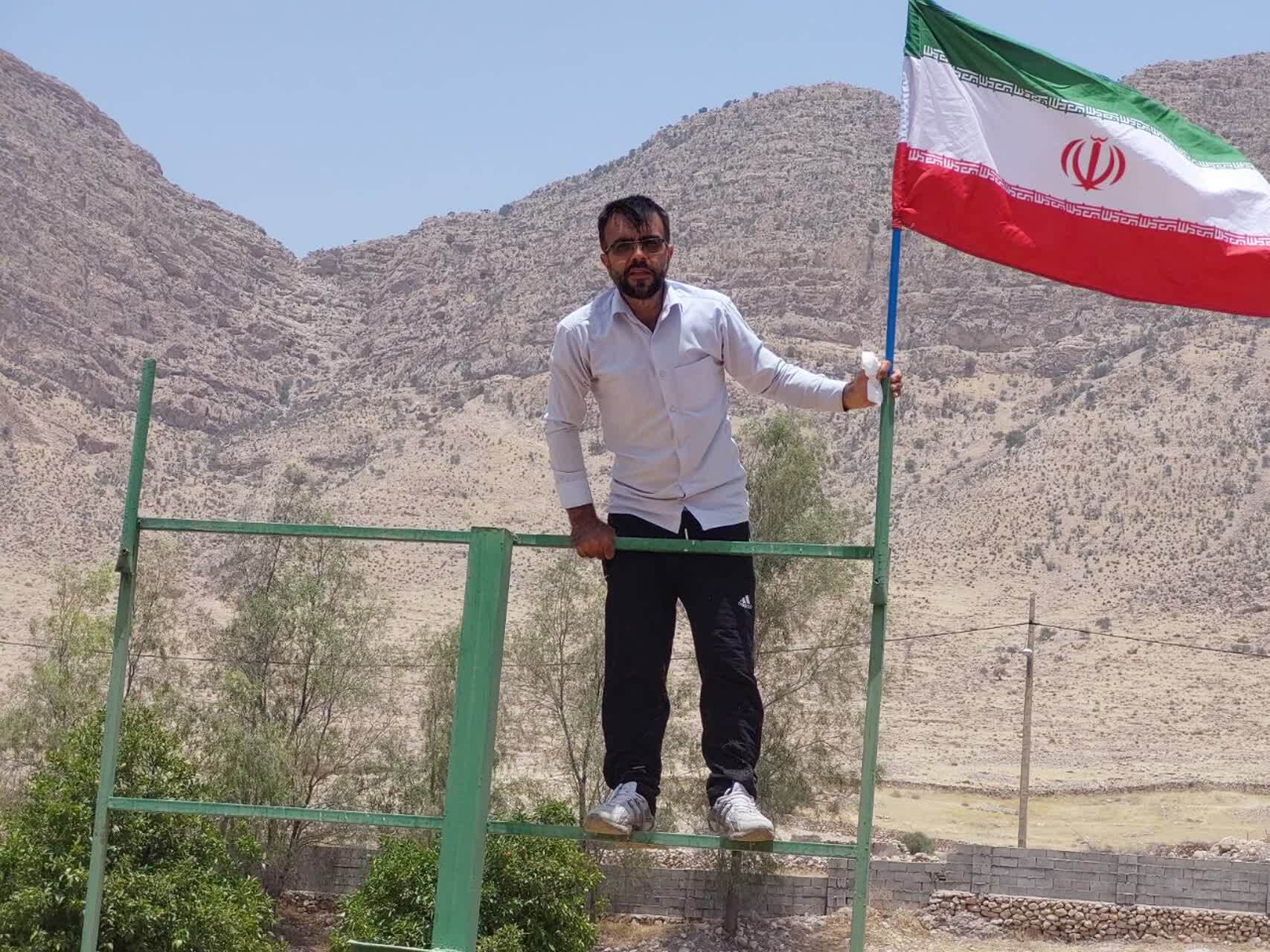 معابر روستای الیف کازرون با نصب پرچم&zwnj;های سیاه رنگ و بوی محرم گرفت