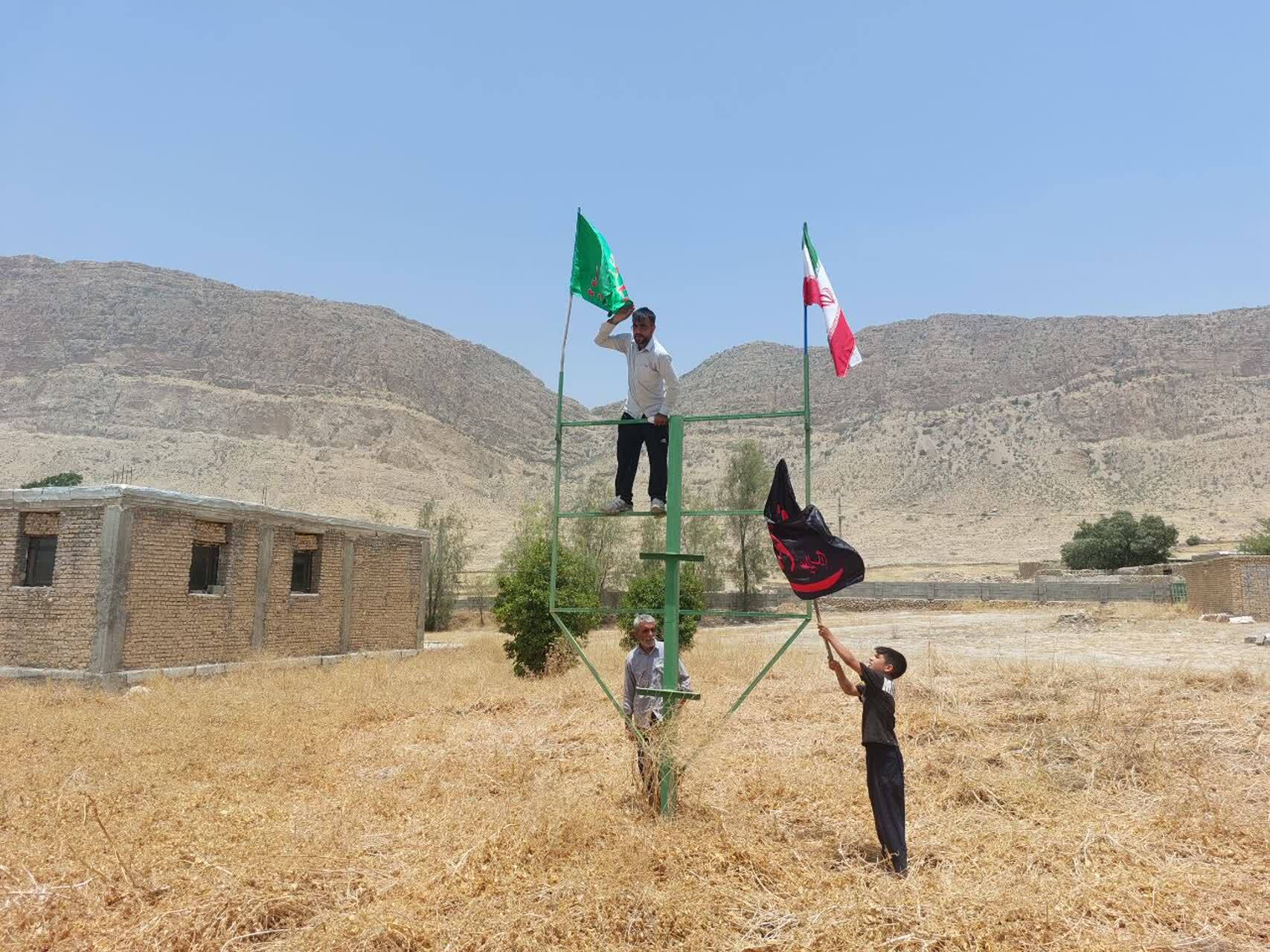 نصب پرچم سیاه