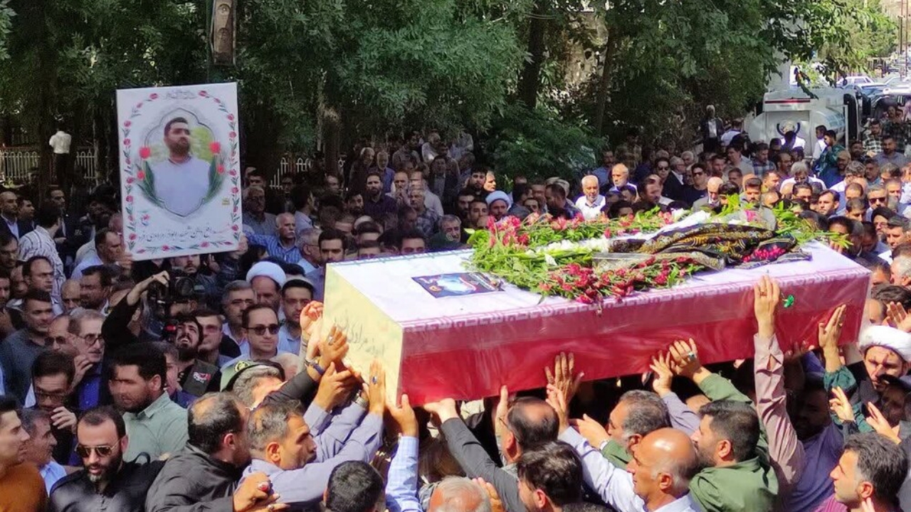 لرستان، ایستاده درِ صحن حماسه