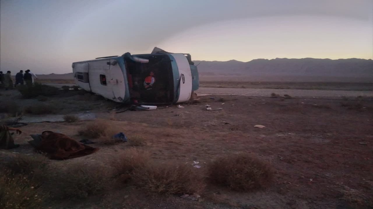 واژگونی اتوبوس در جاده انار به مهریز یزد ۳۱ مصدوم برجا گذاشت