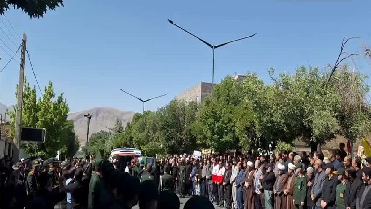 باشگاه خبرنگاران -استقبال دیدنی مردم سنقر از پیکر سرلشکر شهید ایزدی (حاج رمضان) + فیلم
