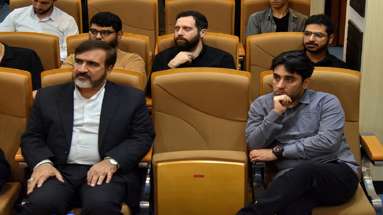 نشست فرهنگی «کشف ایده در فرایند نگارش فیلمنامه» در قم برگزار شد
