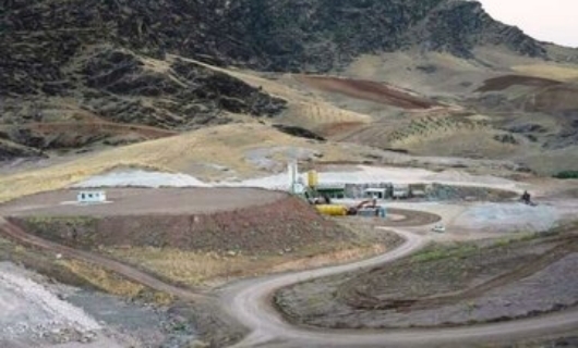 مخمل&zwnj;کوه؛ از کلنگ&zwnj;زنی تا کندی بی&zwnj;پایان