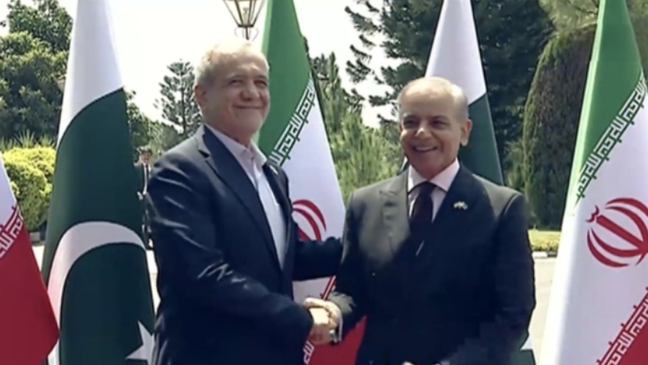 استقبال رسمی نخست وزیر پاکستان از پزشکیان