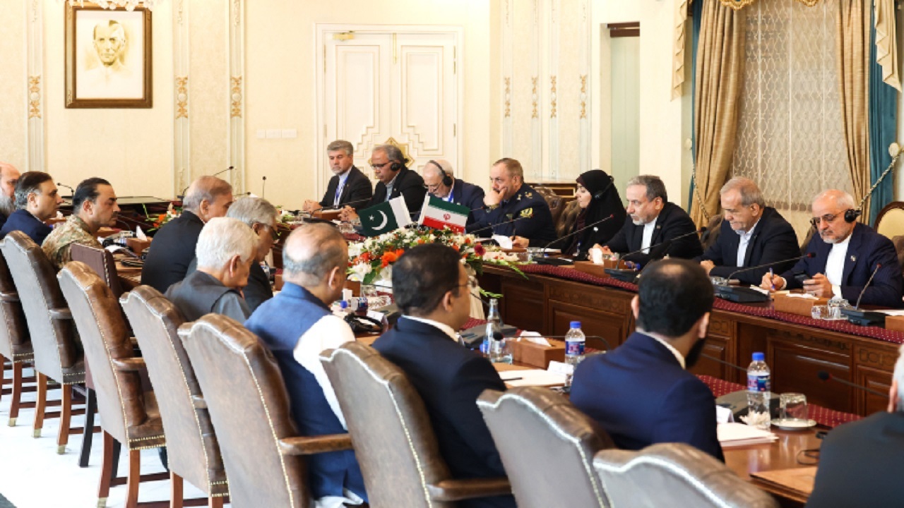 پزشکیان: ایران، در سختی‌ها پاکستان را در کنار خود دیده است/ شهباز شریف: همراهی پاکستان با ایران همواره تداوم خواهد داشت