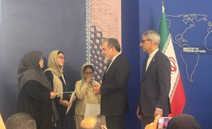 دیدار عراقچی با خانواده شهید رجب پور