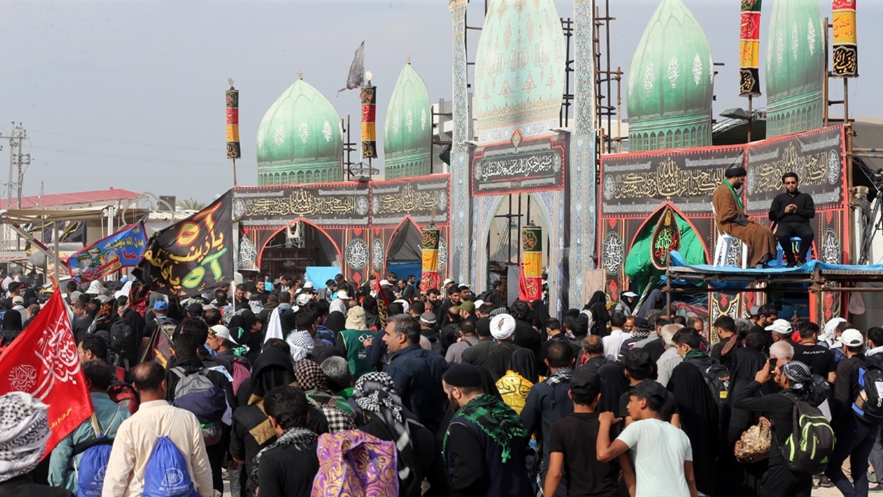 روایتی از دلدادگی عاشقان اباعبدالله الحسین (ع) در مسیر نجف به کربلا + فیلم
