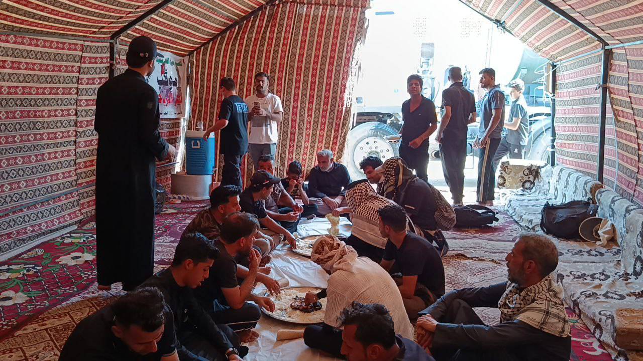 فیلمی از حرکت نمادین کاروان امام حسین (ع) بعد از واقعه کربلا در مسیر نجف به کربلا
