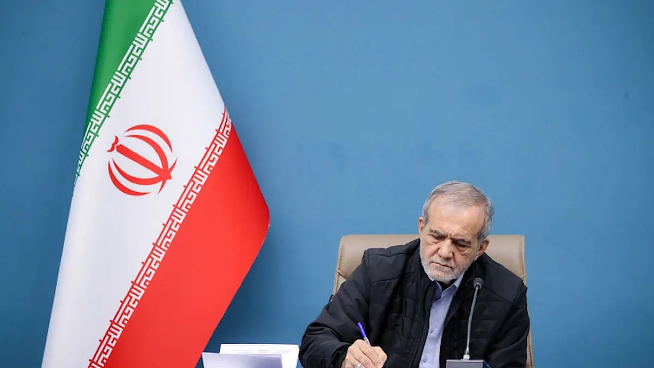 پزشکیان: خبرنگار، فرمانده خط مقدم دفاع از حقیقت است