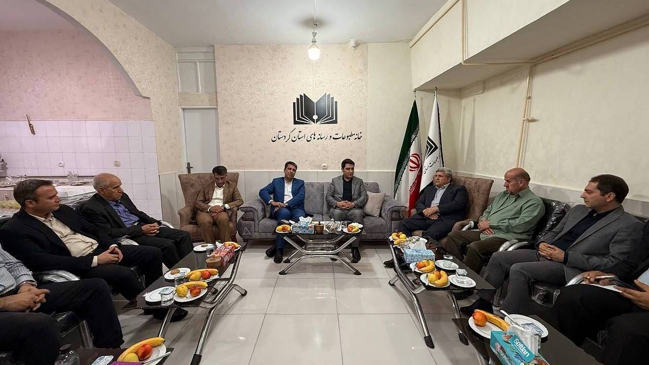 خبرنگاران نخبگان جامعه محسوب می‌شوند