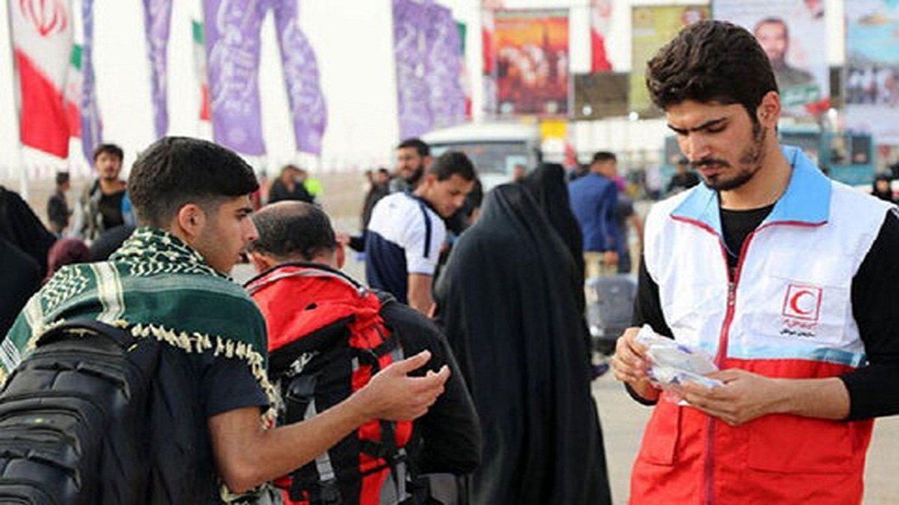 ۱۶۴۰ پایگاه امدادی در کشور؛ خدمت رسانی بیش از یک هزار داوطلب هلال احمر لرستان به زائران اربعین