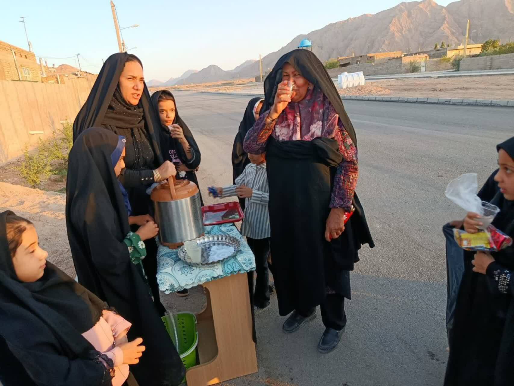 پذیرایی خالصانه کودکان روستای ده محمد با برپایی موکب در آستانه اربعین پذیرایی خالصانه کودکان روستای ده محمد با برپایی موکب در آستانه اربعین