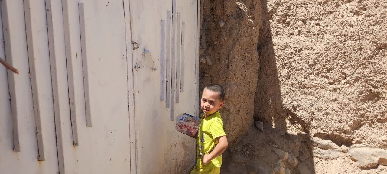 توزیع گوشت بین نیازمندان روستای گردشگری توآباد